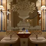 Tri Lilie Hotel 4*