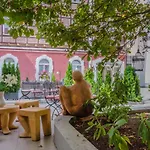 Hotel Tri Lilie 4*